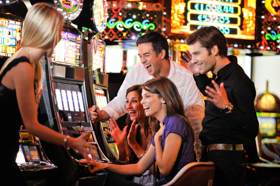 Jogar à roleta e slot machines no Casino Barrière em Enghien-les